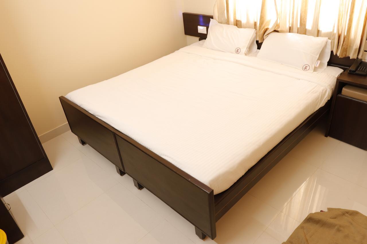 Sr Residency Hotel Tiruchirappalli ภายนอก รูปภาพ